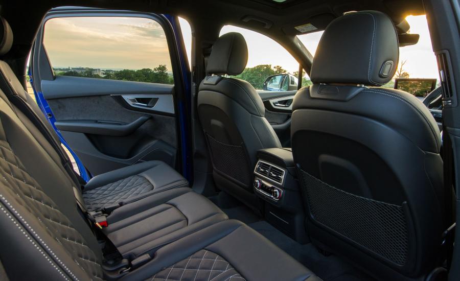 Интерьер Audi SQ7 TDI (4M) 2016 года  (UK) (фото 9 из 32)